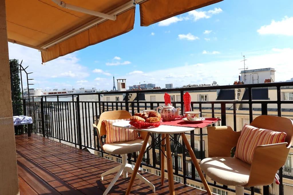 Eiffel Tower View Rooftop Studio Parijs