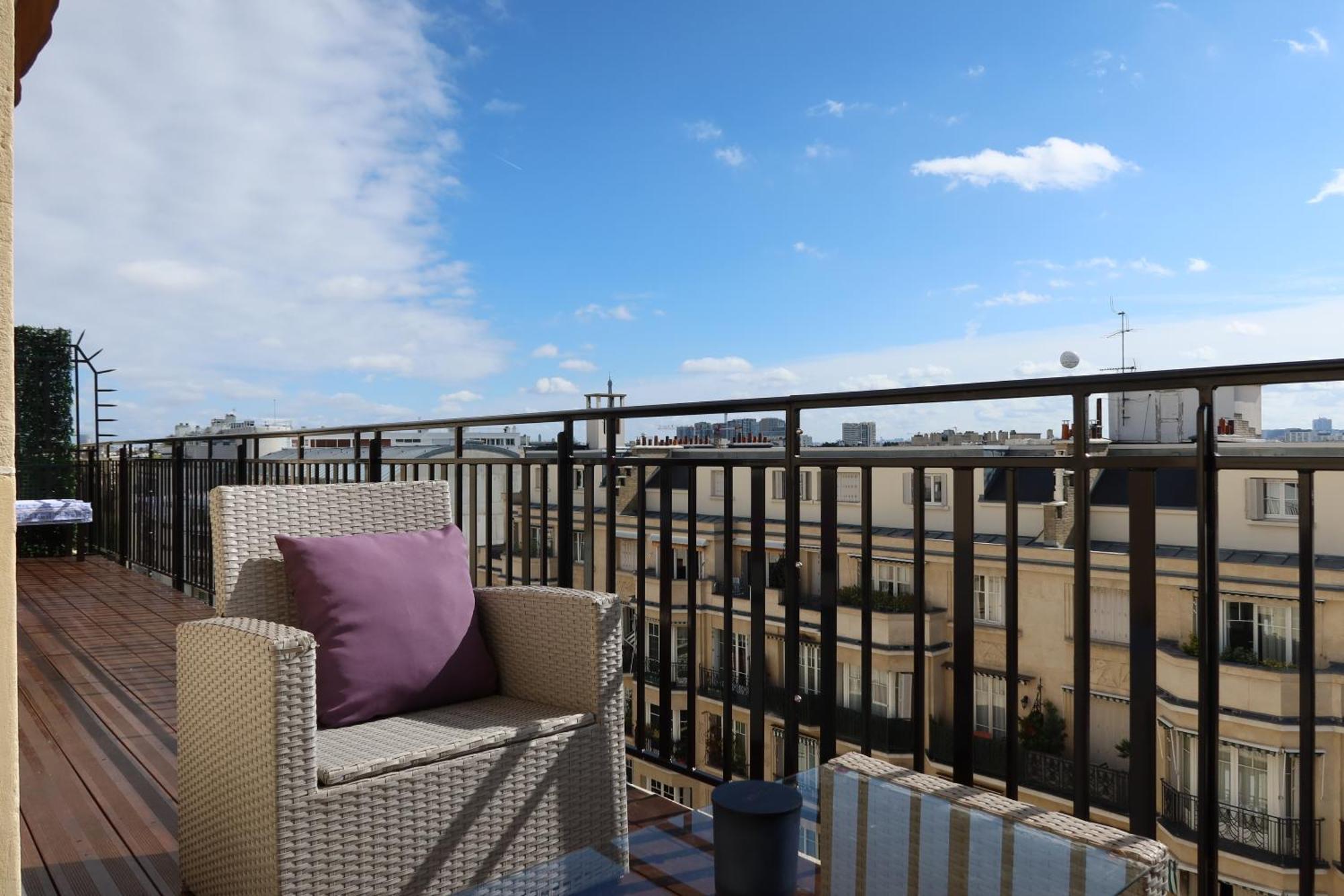 Eiffel Tower View Rooftop Studio Parijs